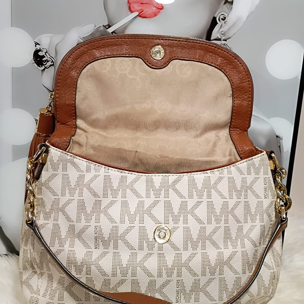 Michael Kors Cream and Brown Signature Shoulder Bag - Picture 2 of 7
